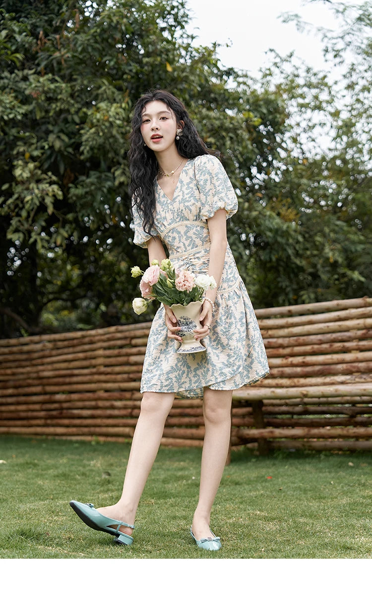 MISHOW French Vintage V-neck Dress 2024 Summer Waist Bubble Sleeve Slim Dress Fragmented Flower Splicing Lace Dresses MXD24L1730