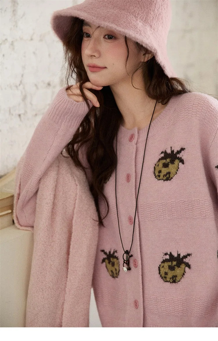 MISHOW Cardigan Women 2025 Autumn Winter Fashion Fuuny Pineapple Jacquard Round Neck Single-breasted Sweater Woman MXE87Z2752