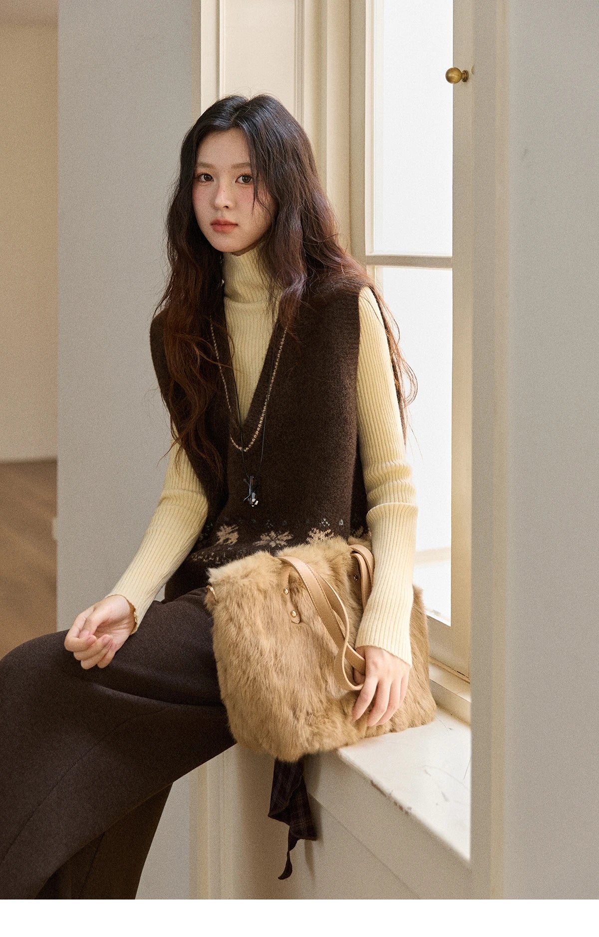 MISHOW Woman Sweater Vest 2025 Winter Retro Brown Jacquard V-neck Knitted Vest Loose Commute Versatile Pullover MXE86Z2659