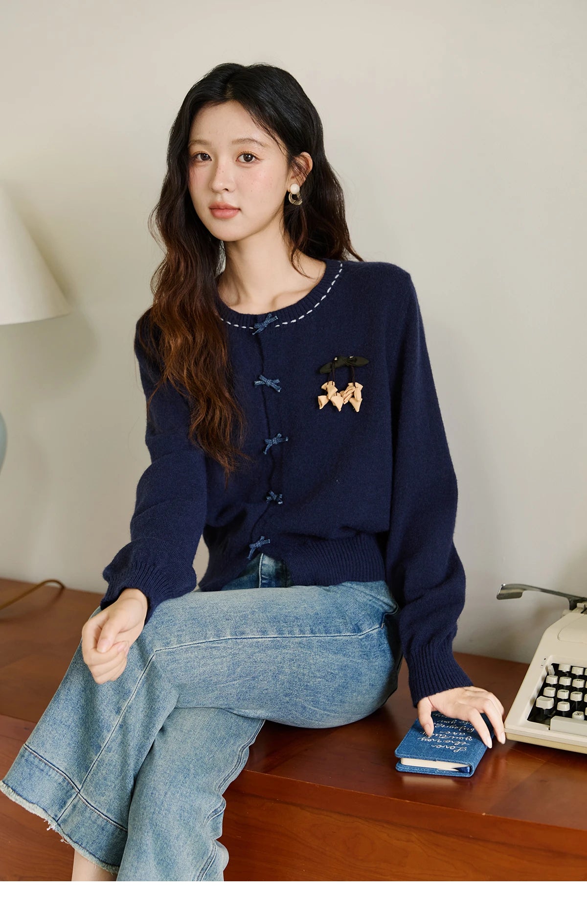 MISHOW Christmas Soft Knitted Cardigan Autumn Bow Placket Retro with Brooch Lantern Sleeve Sweaters O Neck Solid Top MXE45Z1377