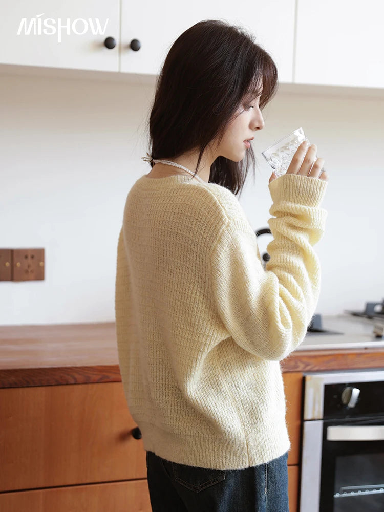 MISHOW Women's Knit Cardigan 2025 Autumn Elegant Camellia Brooch Round Neck Long-Sleeve Top Solid Commute Outerwear MXE44Z1390