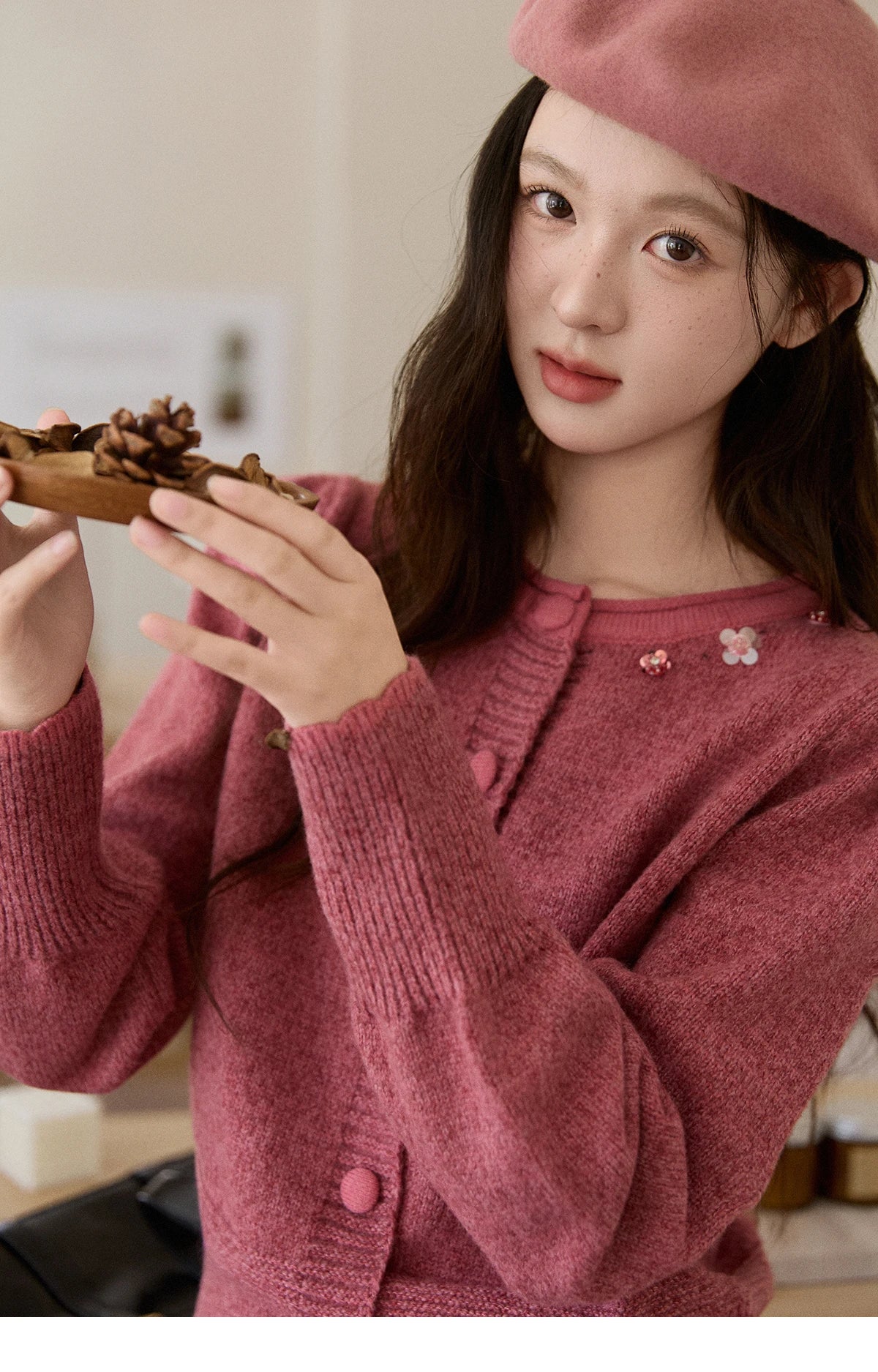 MISHOW Rose Red Sequin Beaded Floral Cardigan 2025 Winter Slight Puff Sleeve O-Neck Sweater Thick Warm Short Knitwear MXE93Z2808