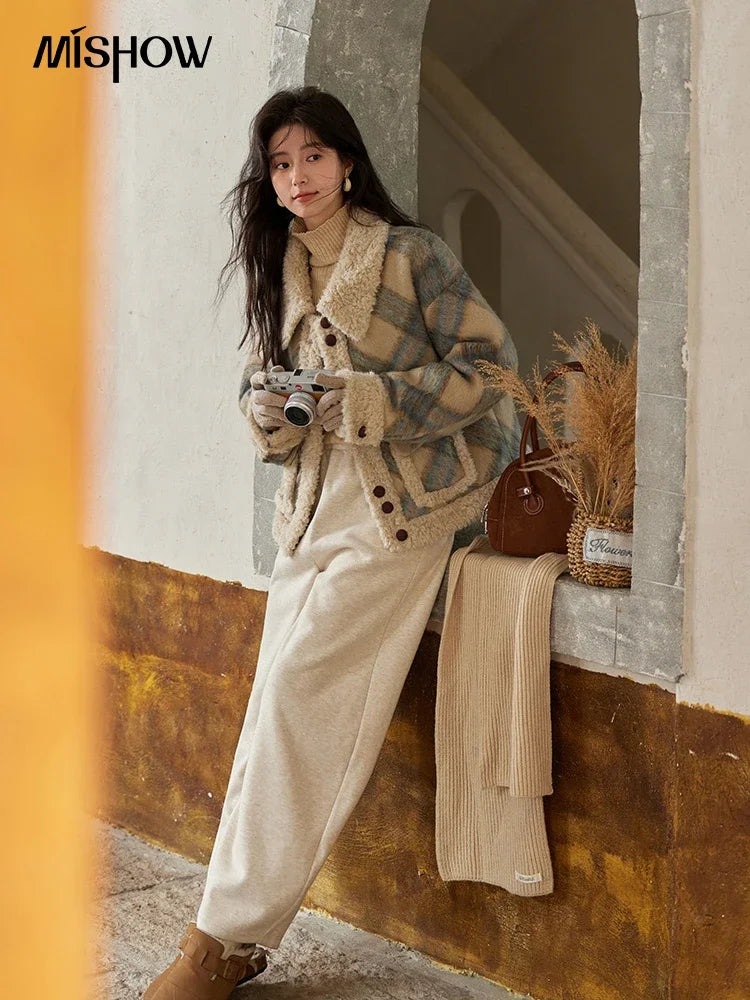 MISHOW Splicing Fleece Short Coat Women 2024 Winter Vintage French Plaid Tweed Thickened Warm Turn Down Collar Jacket MXD55W0574