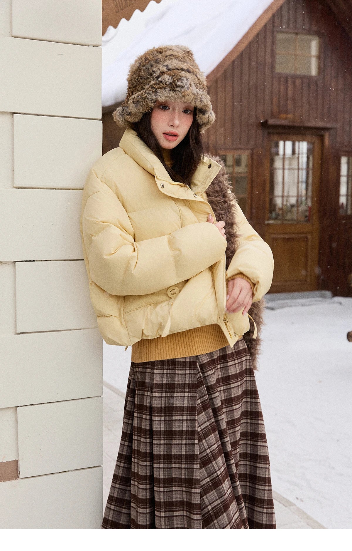 MISHOW Short Down Jacket Women 2025 Winter Fashion Blue Windproof White Duck Down Turn-down Collar Zippered Coat Warm MXE51Y0083