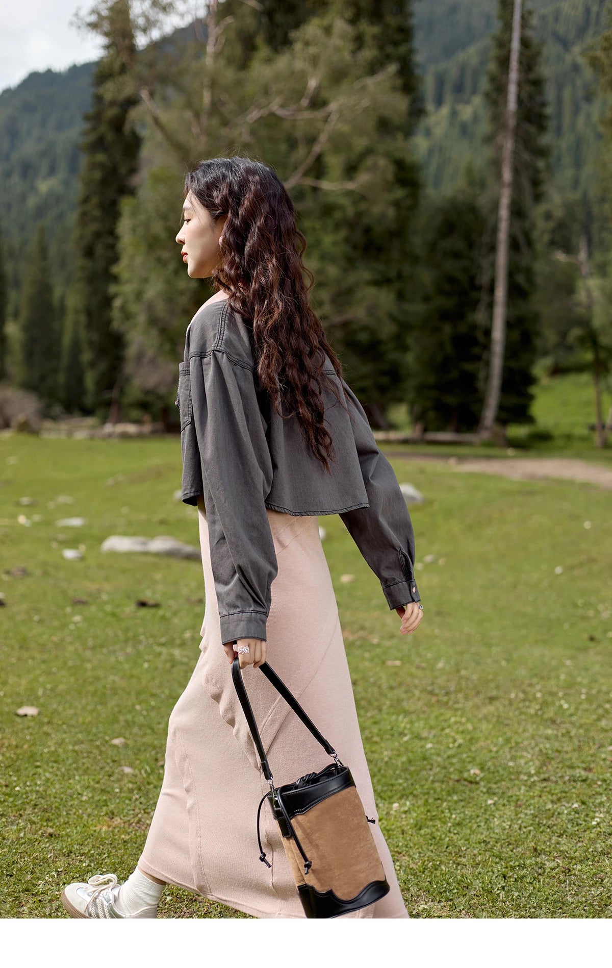 MISHOW Temperament Knitted Strap Dress Autumn 2024 Square Collar Adjustable Sling Dress Splicing Color Waist Dresses MXD42L2015