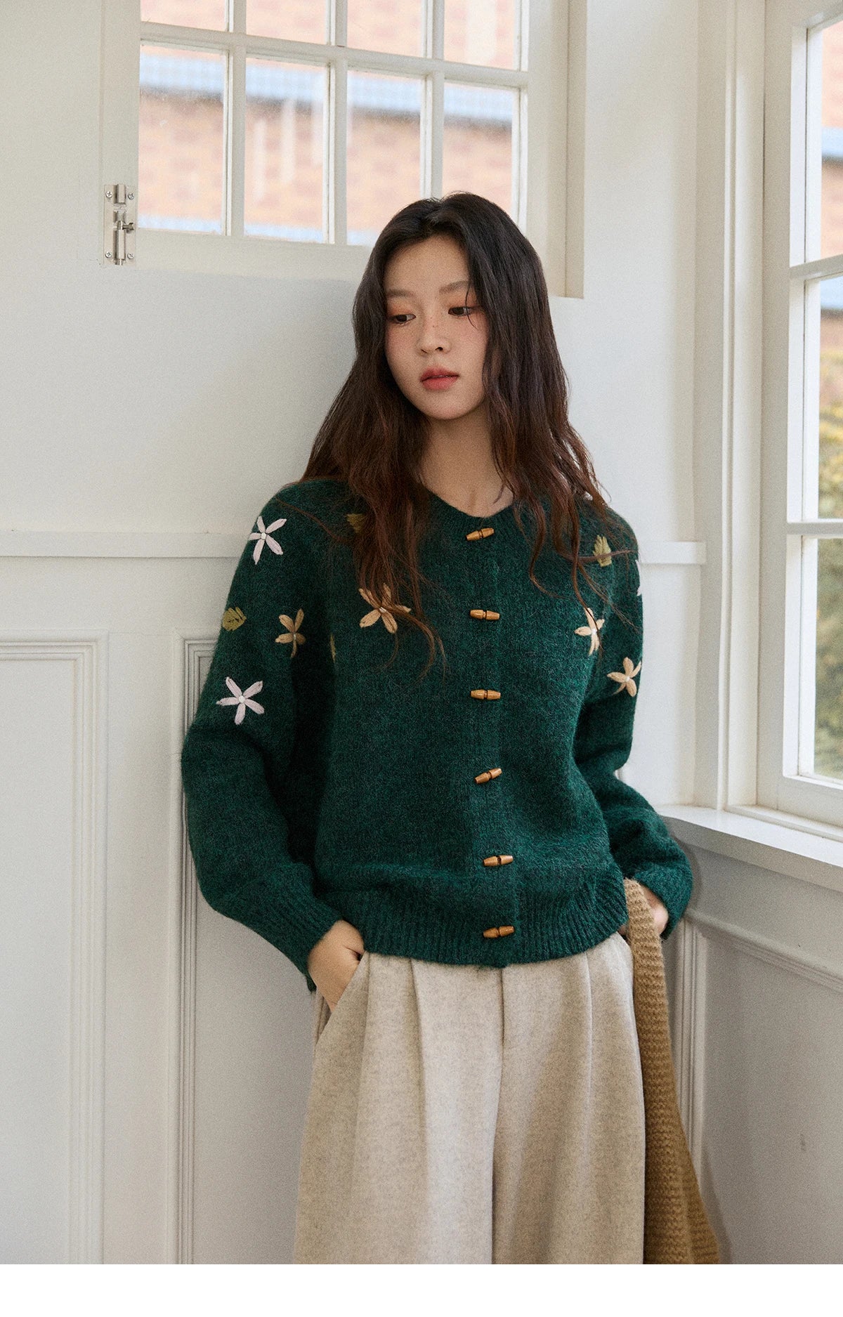 MISHOW Women's Winter Cardigan 2025 New Retro Flower Embroidery Green Knitted Cardigan Casual Long-sleeved Tops MXE86Z2729