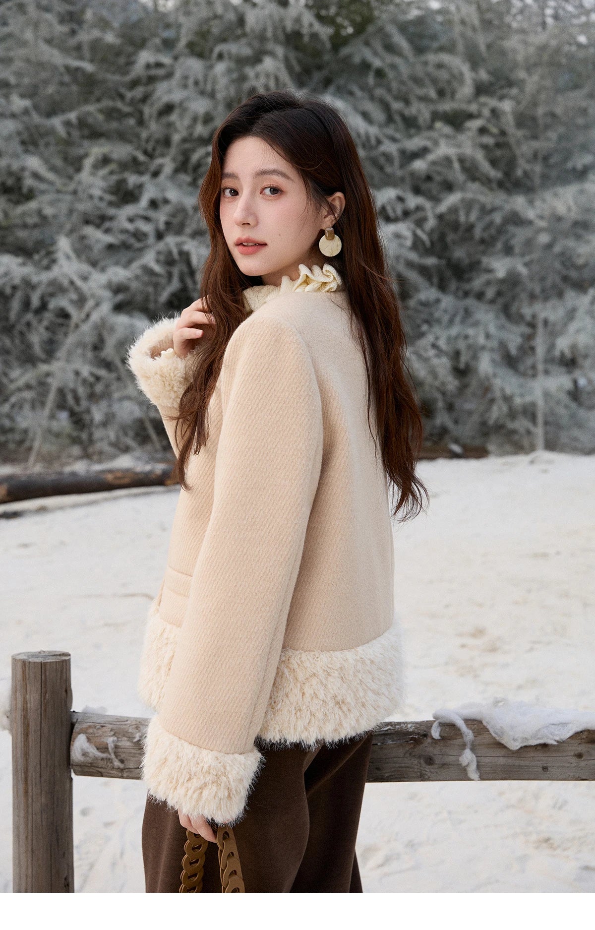 MISHOW Retro Apricot Wool Thickened Short Coat 2025 Winter Plush Splicing Coat Placket Vintage Handmade Buttons Coat MXE92W0998