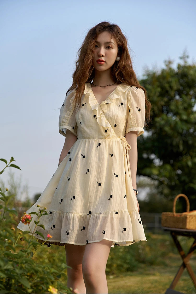 MISHOW Women's French Floral Dress 2025 Summer High Waist Puff Sleeve V-Neck Rufflle A-line Sweet Knee-Length Dresses MXC21L1282