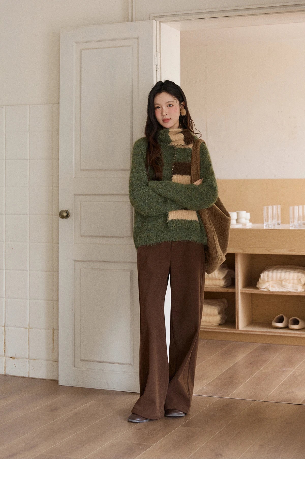 MISHOW Corduroy Straight Leg Pants for Women 2025 Winter Silver Fox Velvet Commuter Trousers Solid Casual Warm Pants MXE91K1125