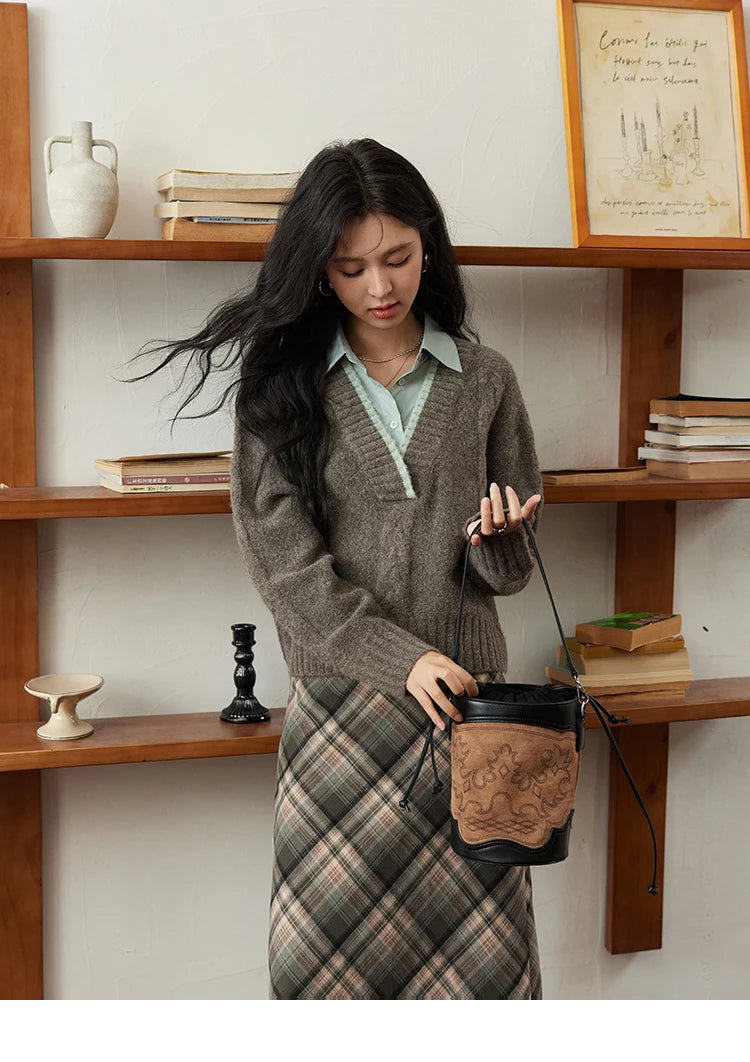 MISHOW Vintage Sweater False Two-piece Sweet Fashion V-neck Knitwear 2024 Fall New Vintage Versatile Sweater Tops MXD42Z0695