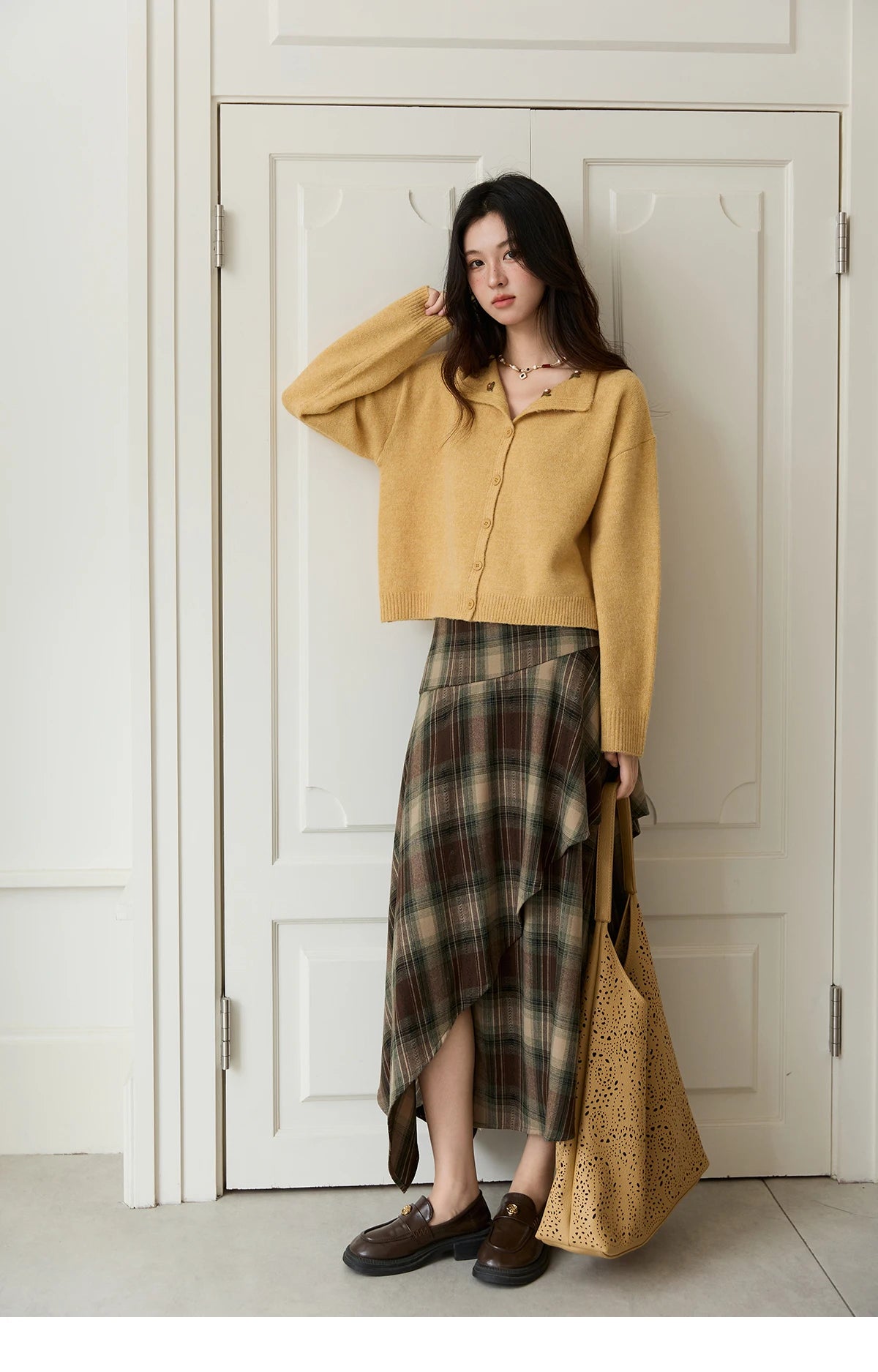 MISHOW Women's Autumn Cardigan 2025 Retro Yellow Handmade Flower Cardigan Turn-down Collar Knitted Commute Cardigan MXE47Z2591