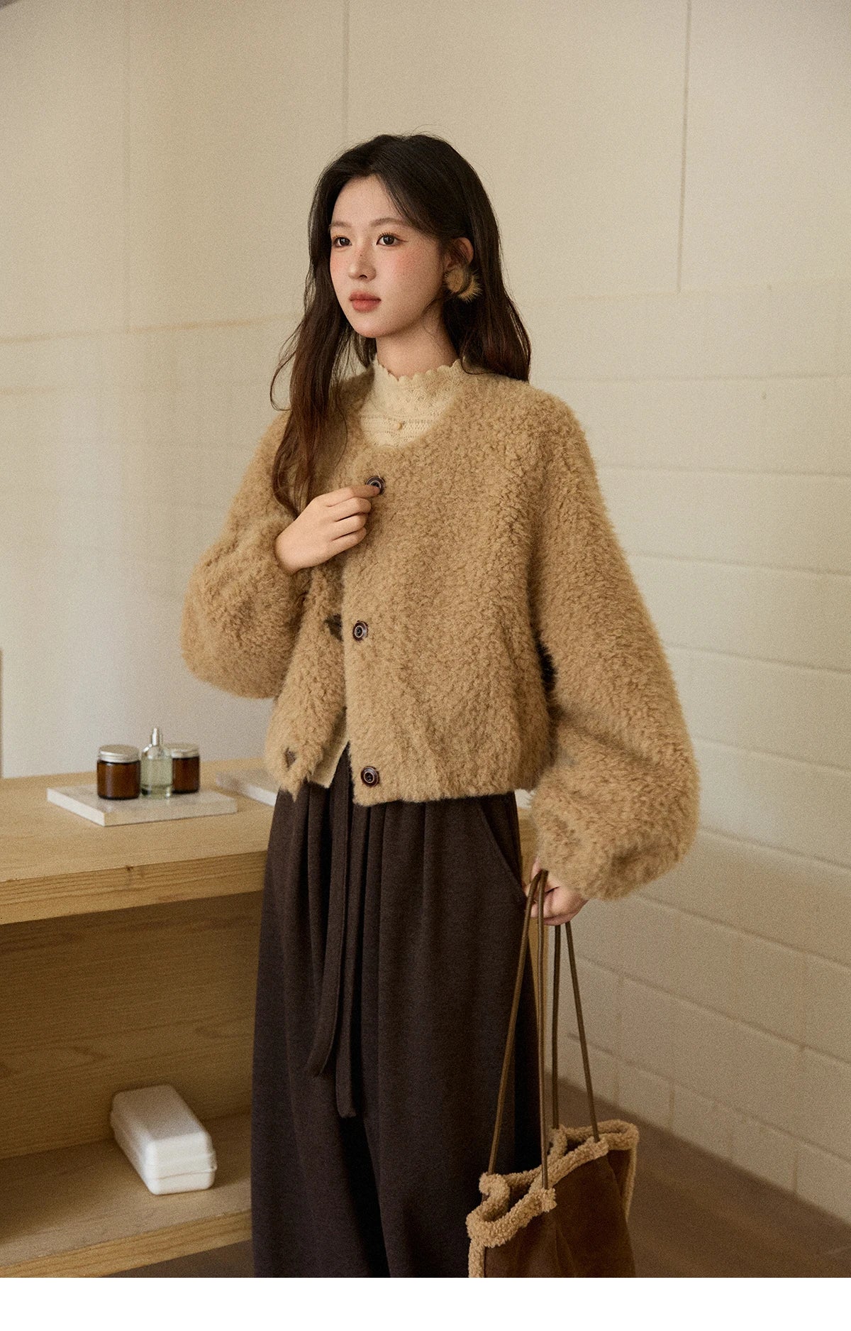 MISHOW Women's Lamb Wool Jacket 2025 Winter Retro Casual Coat Crew Neck Long Sleeve Soft Jacket Commuting Windproof MXE90W0995