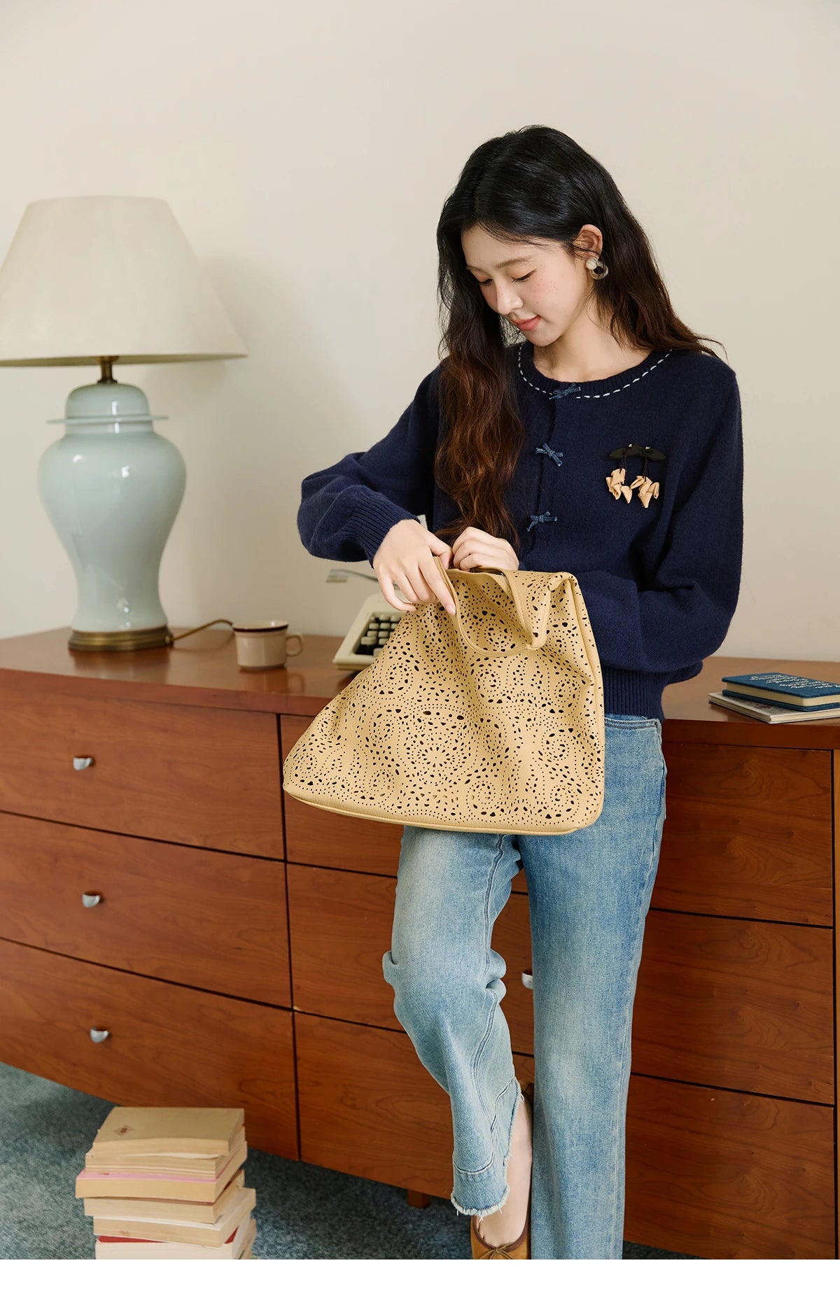 MISHOW Christmas Soft Knitted Cardigan Autumn Bow Placket Retro with Brooch Lantern Sleeve Sweaters O Neck Solid Top MXE45Z1377