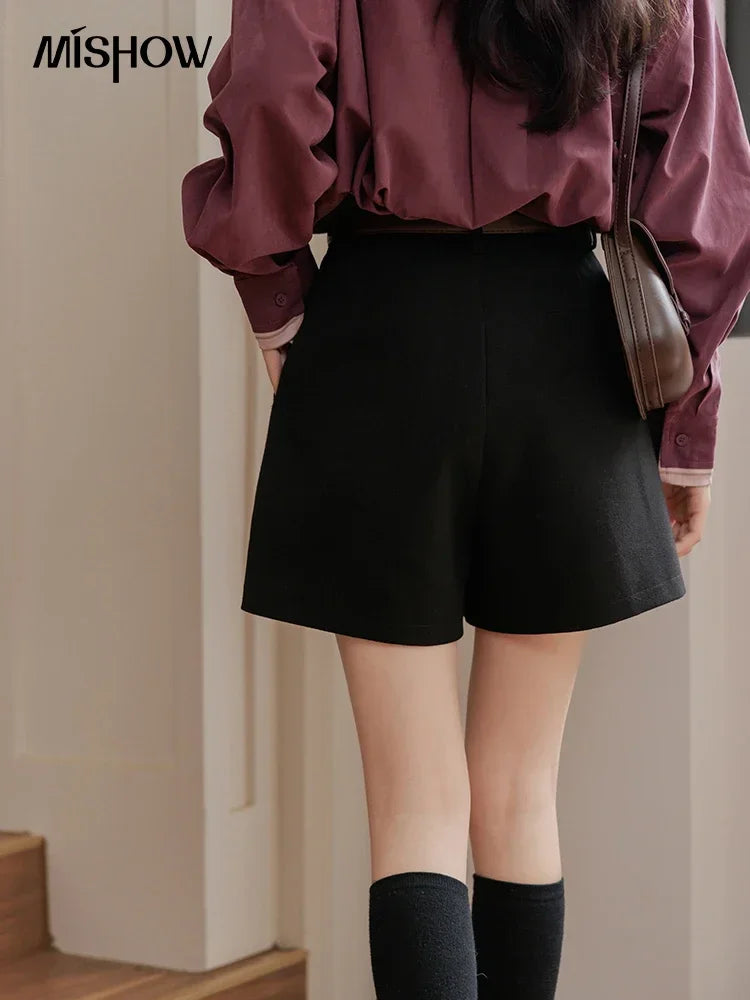 MISHOW Black Wide Leg Casual Shorts for Women Autumn 2024 High Waist Slim Fashion Short Pants with Metal Decoration MXD44K0757