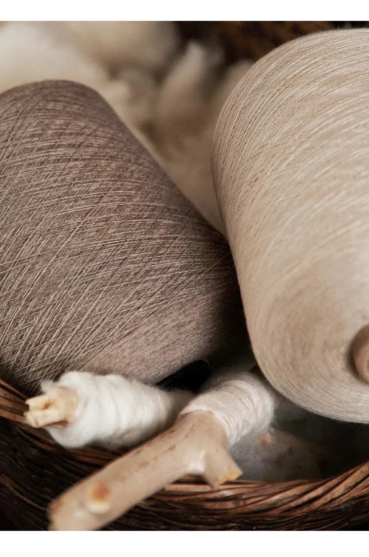 MISHOW Women's Batwing Sleeve KnittedSweater 2025 Winter Faux Fur Collar Cable Knit Puff Sleeve Warm Pullover Tops MXE94Z2985