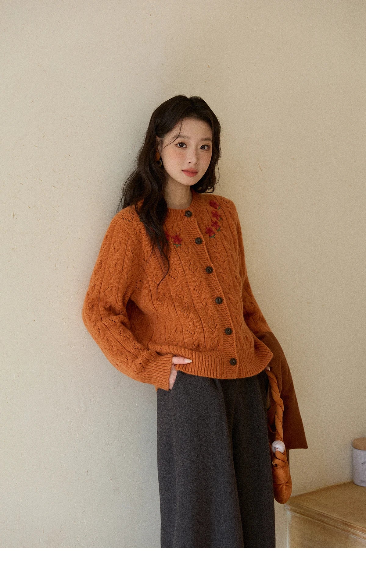 MISHOW Cardigan Woman 2025 Winter Fashion Orange Cable Knit Cardigan Floral Embroidery Retro O-neck Thick Knit Top MXE86Z2737