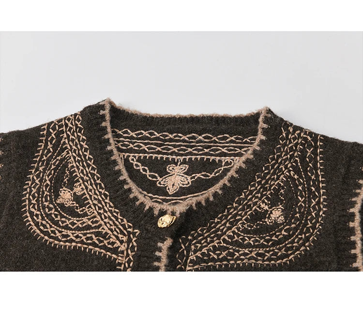 MISHOW Patterned Embroidered Vest for Women 2025 Retro Crew Neck Sleeveless Knitted Vest Commute Women's Winter Vest MXE86Z2745