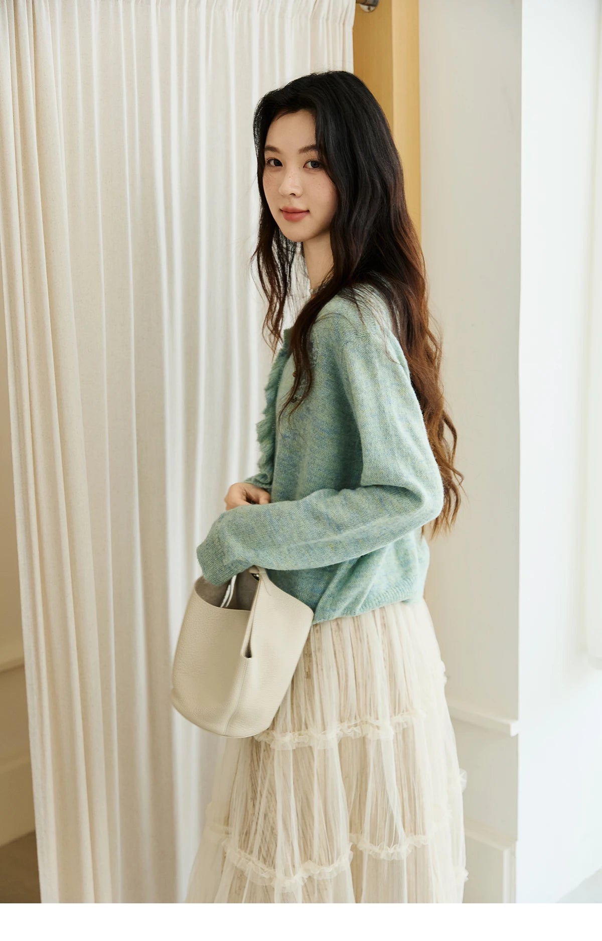 MISHOW Knitted Cardigan Women 2025 Autumn French Style Flower Embroidered V-neck Cardigan Luxury Long-sleeved Top MXE47Z2498