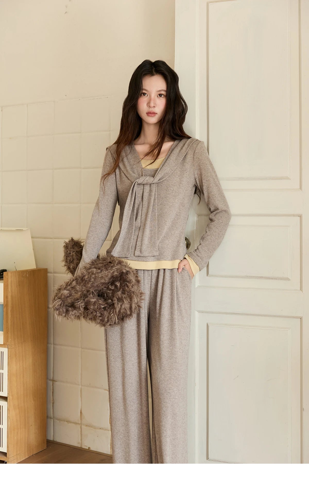 MISHOW Woman Slim Fit Long Sleeve Top 2025 Autumn Retro Solid O-neck Shawl Pullover Casual Knit Top Woman Clothes MXE89T1419