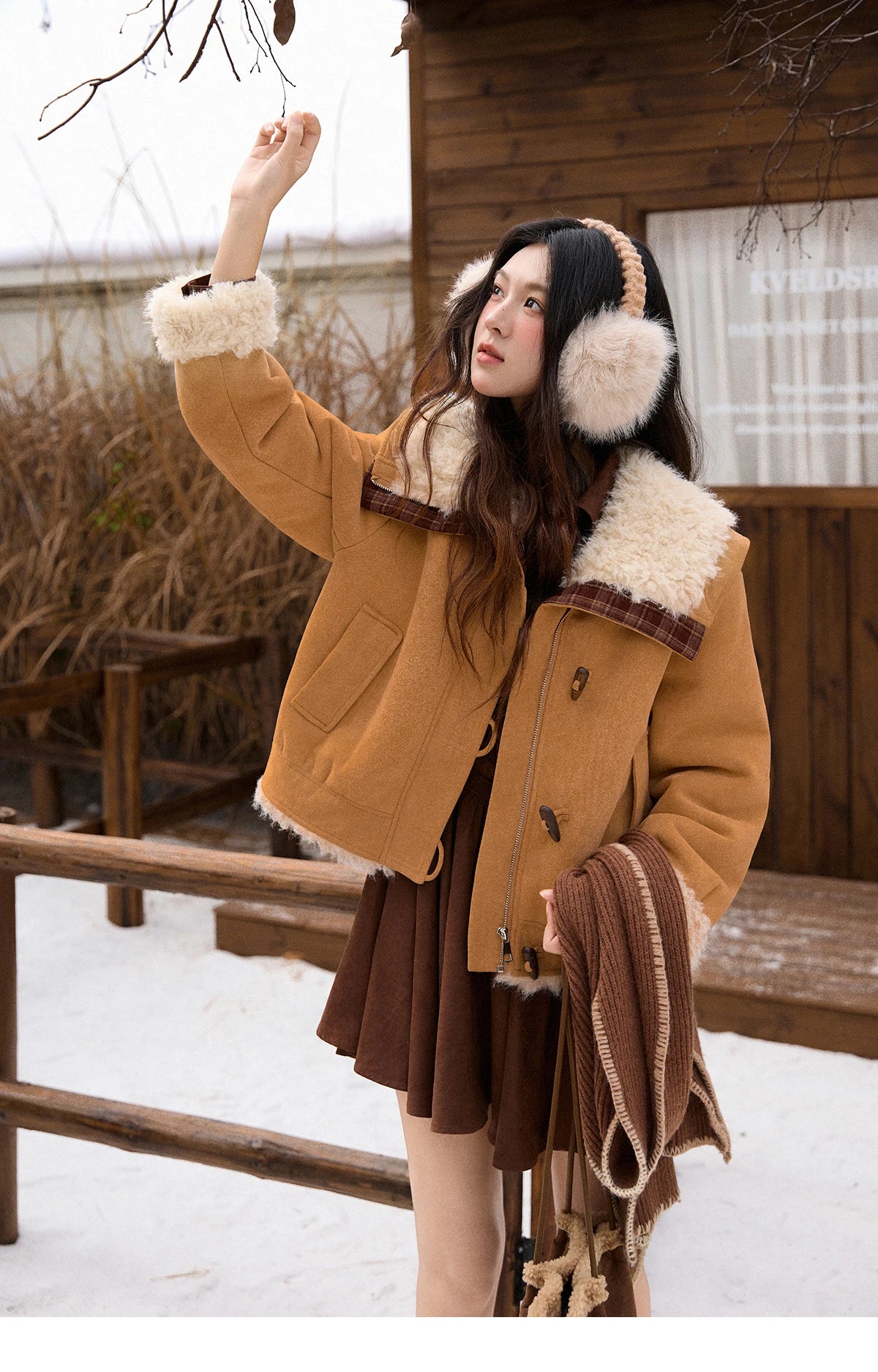 MISHOW Women's Camel Shearling Jacket 2025 Winter Faux Fur Collar Coats Splicing Plaid Horn Button Warm Outerwear MXE91W1002