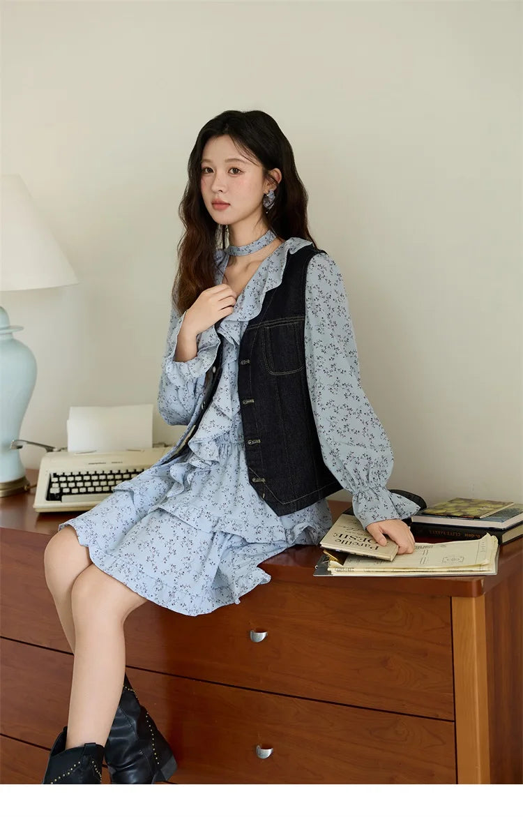 Mishow Blue Floral V-Neck Ruffled Puff Sleeve Dress MXE46L2517
