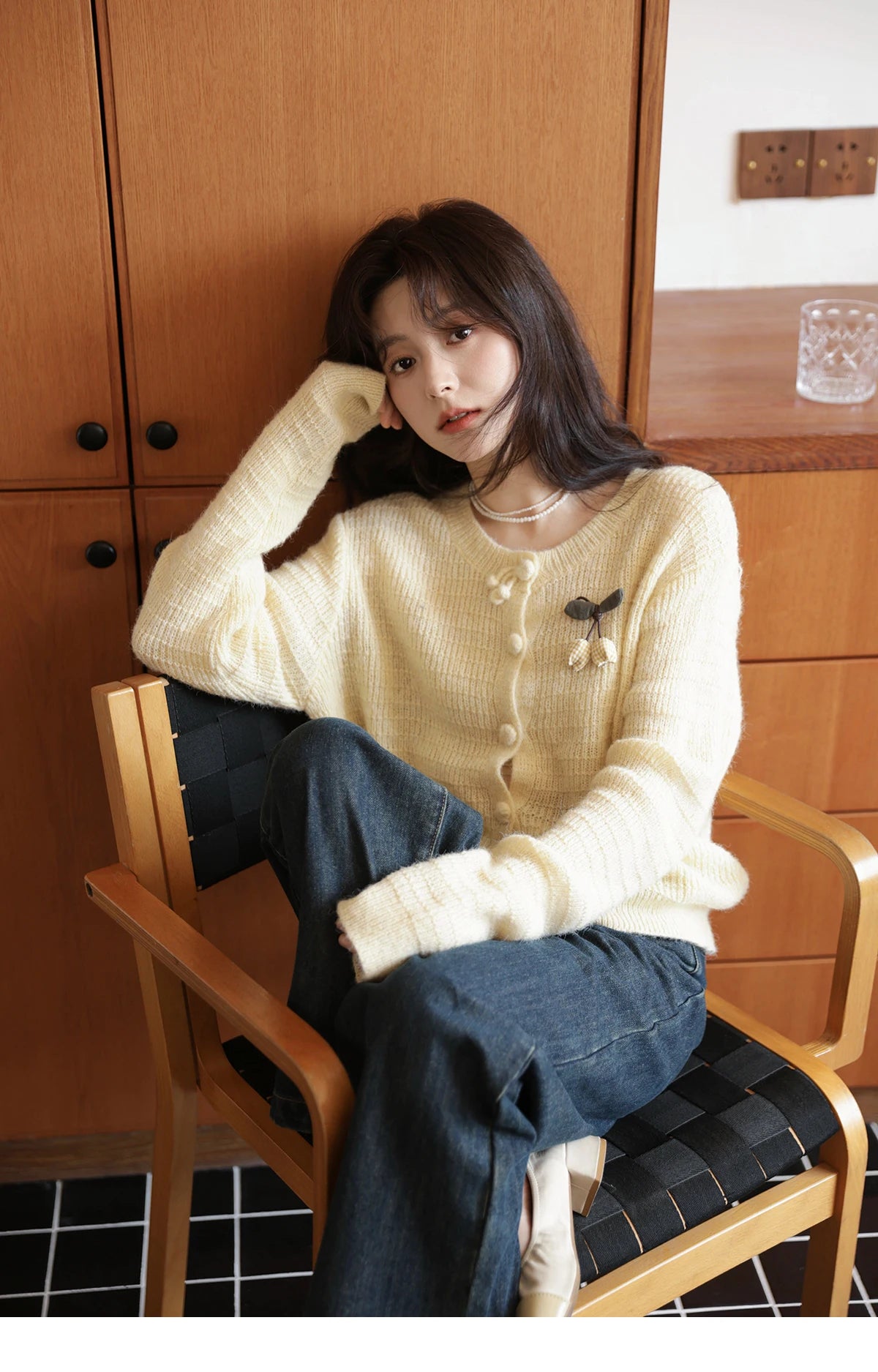 MISHOW Women's Knit Cardigan 2025 Autumn Elegant Camellia Brooch Round Neck Long-Sleeve Top Solid Commute Outerwear MXE44Z1390