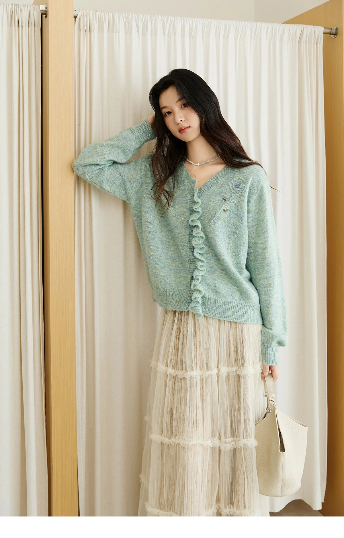 MISHOW Knitted Cardigan Women 2025 Autumn French Style Flower Embroidered V-neck Cardigan Luxury Long-sleeved Top MXE47Z2498