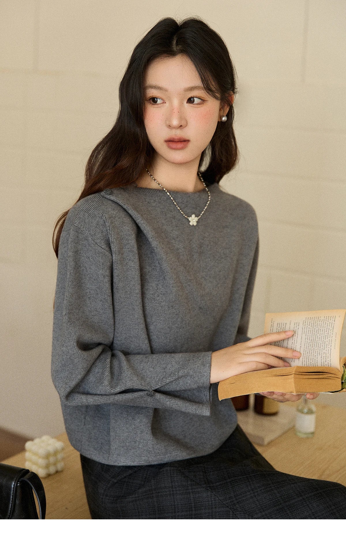 MISHOW Woman Gray Top 2025 Autumn French-style Diagonal Placket Knit Sweater Casual High-end Loose Pullover Woman MXE86Z2744