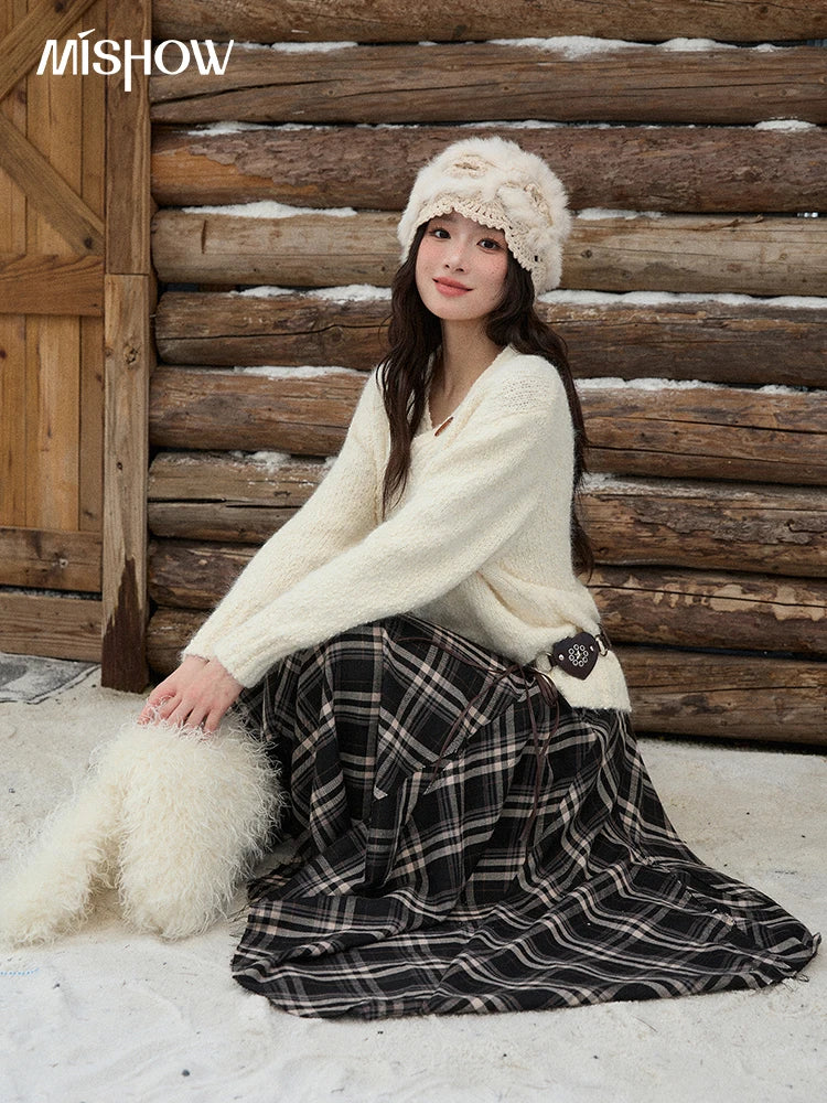 MISHOW Luxury Women Sweaters 2025 Winter Elegant V-neck Thick Pullovers Retro Ribbed Cuff Versatile Long-sleeved Top MXE87Z2755