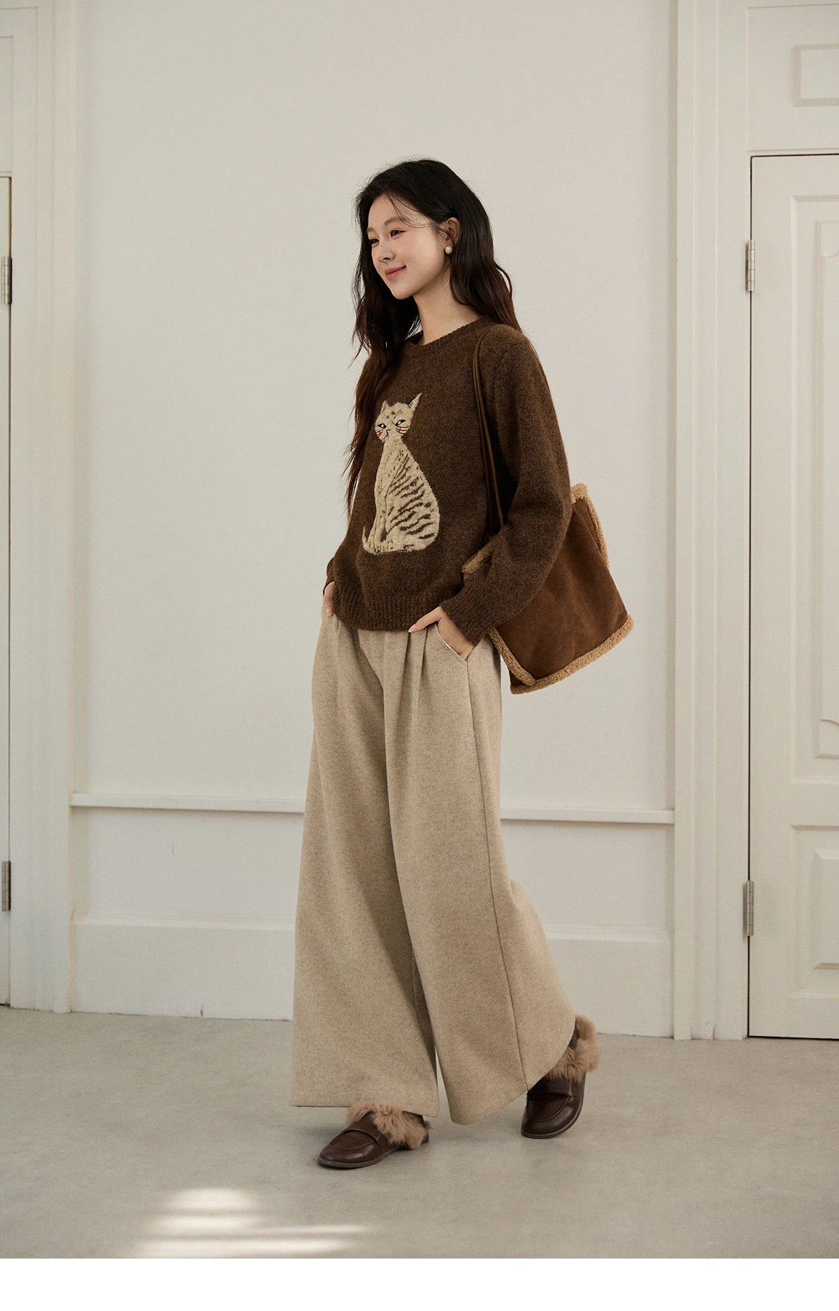 MISHOW Women's Brown Knitted Sweater 2025 Autumn Winter Cat Pattern Jacquard Crew Neck Sweaters Loose Pullover Tops MXE94Z2991