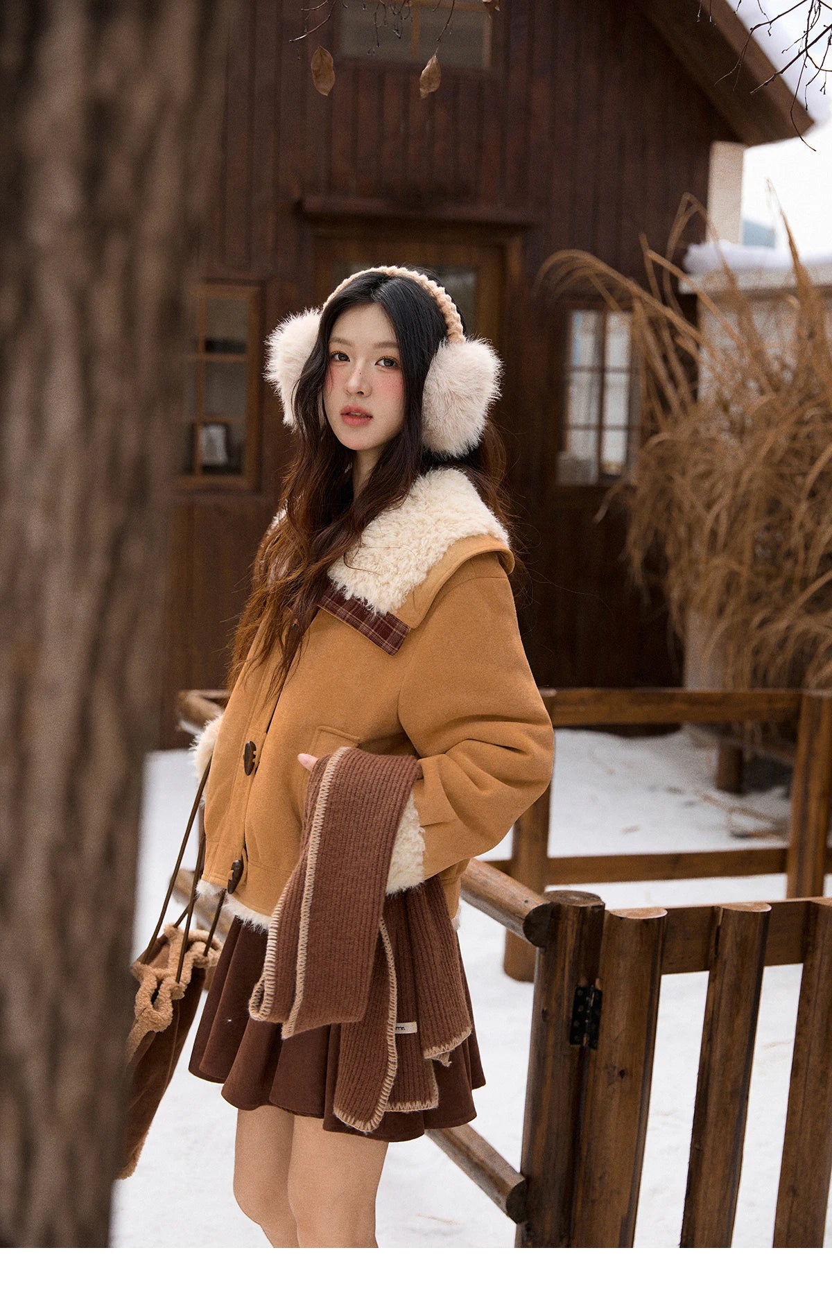 MISHOW Women's Camel Shearling Jacket 2025 Winter Faux Fur Collar Coats Splicing Plaid Horn Button Warm Outerwear MXE91W1002