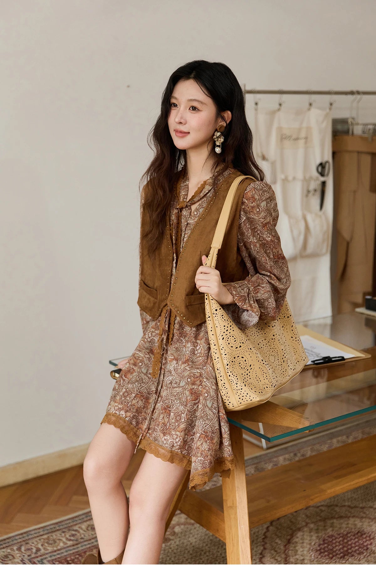 MISHOW Suede Vest Jacket for Women 2025 Autumn French Vintage Sleeveless Thin Vest Coat Rivet Design V-neck Vests MXE46L2518