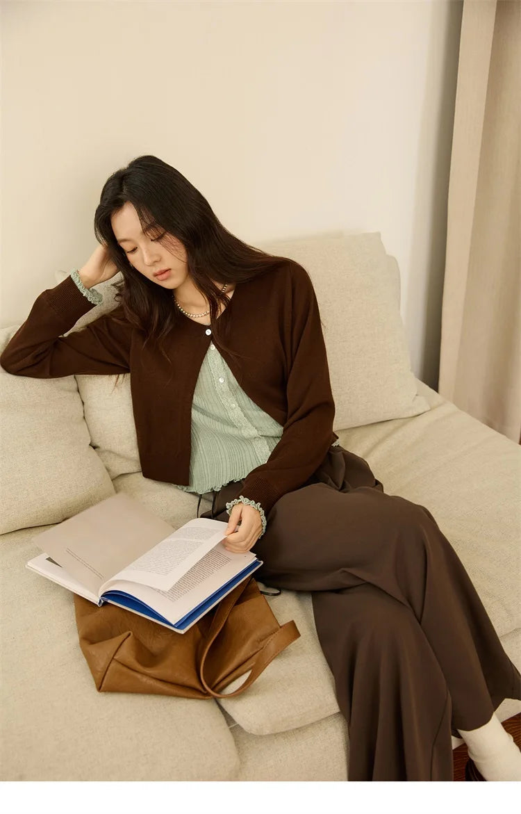 MISHOW Pullover Women 2025 Autumn Winter Retro Fake 2 Pieces Round Neck Color-blocked Lace Trim Knit Sweater Slim Top MXE46Z2545