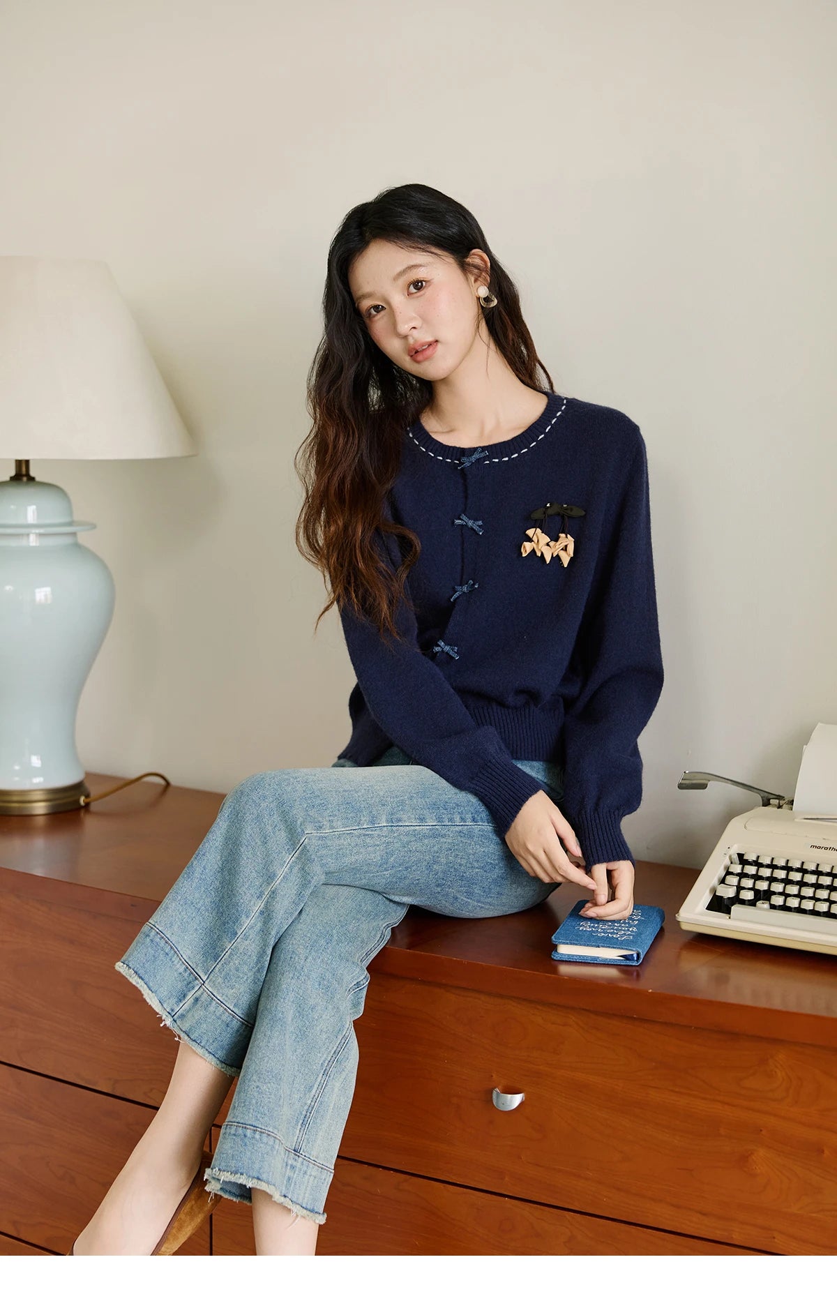 MISHOW Christmas Soft Knitted Cardigan Autumn Bow Placket Retro with Brooch Lantern Sleeve Sweaters O Neck Solid Top MXE45Z1377