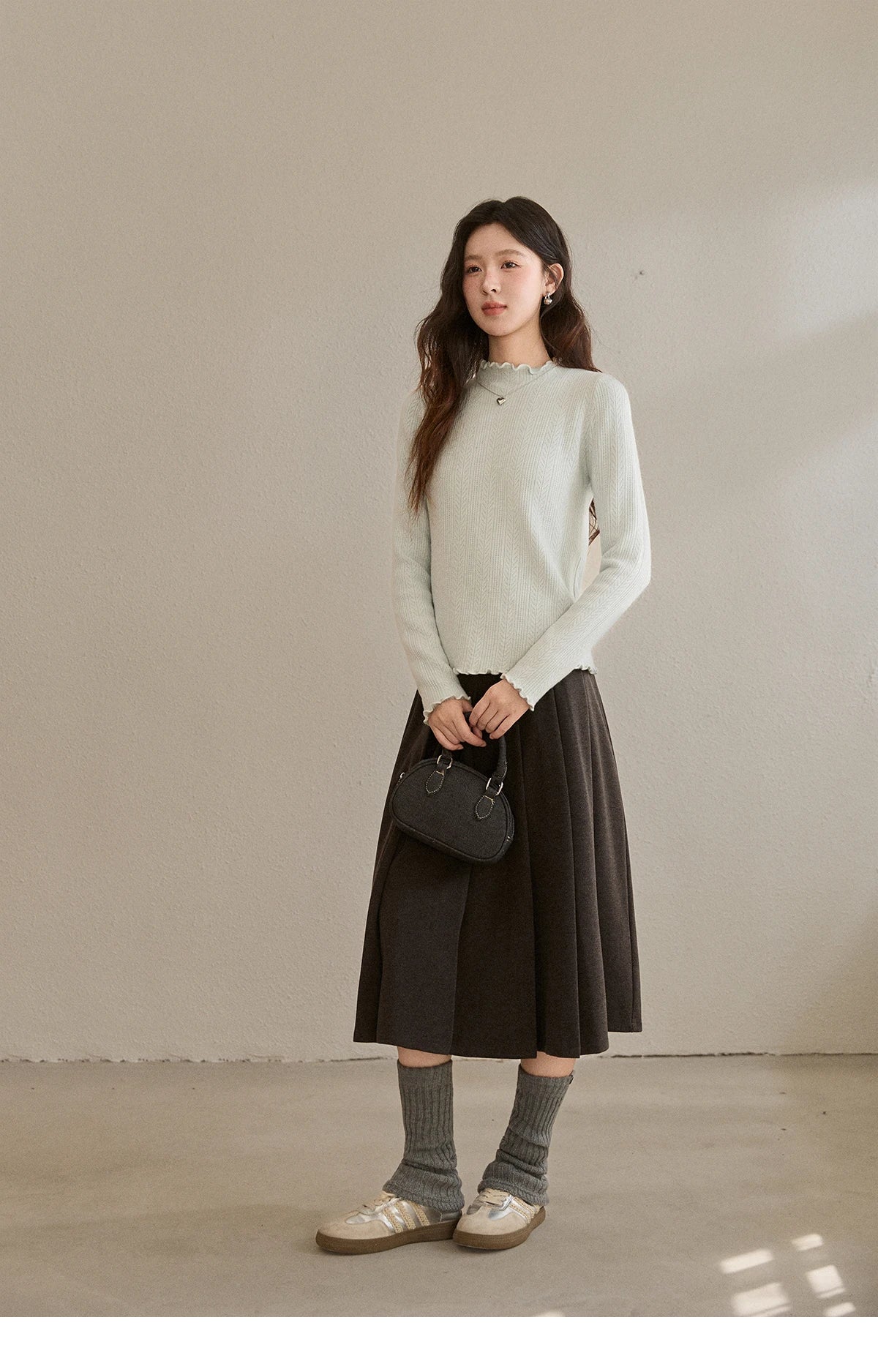 MISHOW Women's One Piece Velvet Thickened Bottom Tops 2025 Winter Versatile Black Fungus Edge Collar Knitted Tops MXE88Z2597