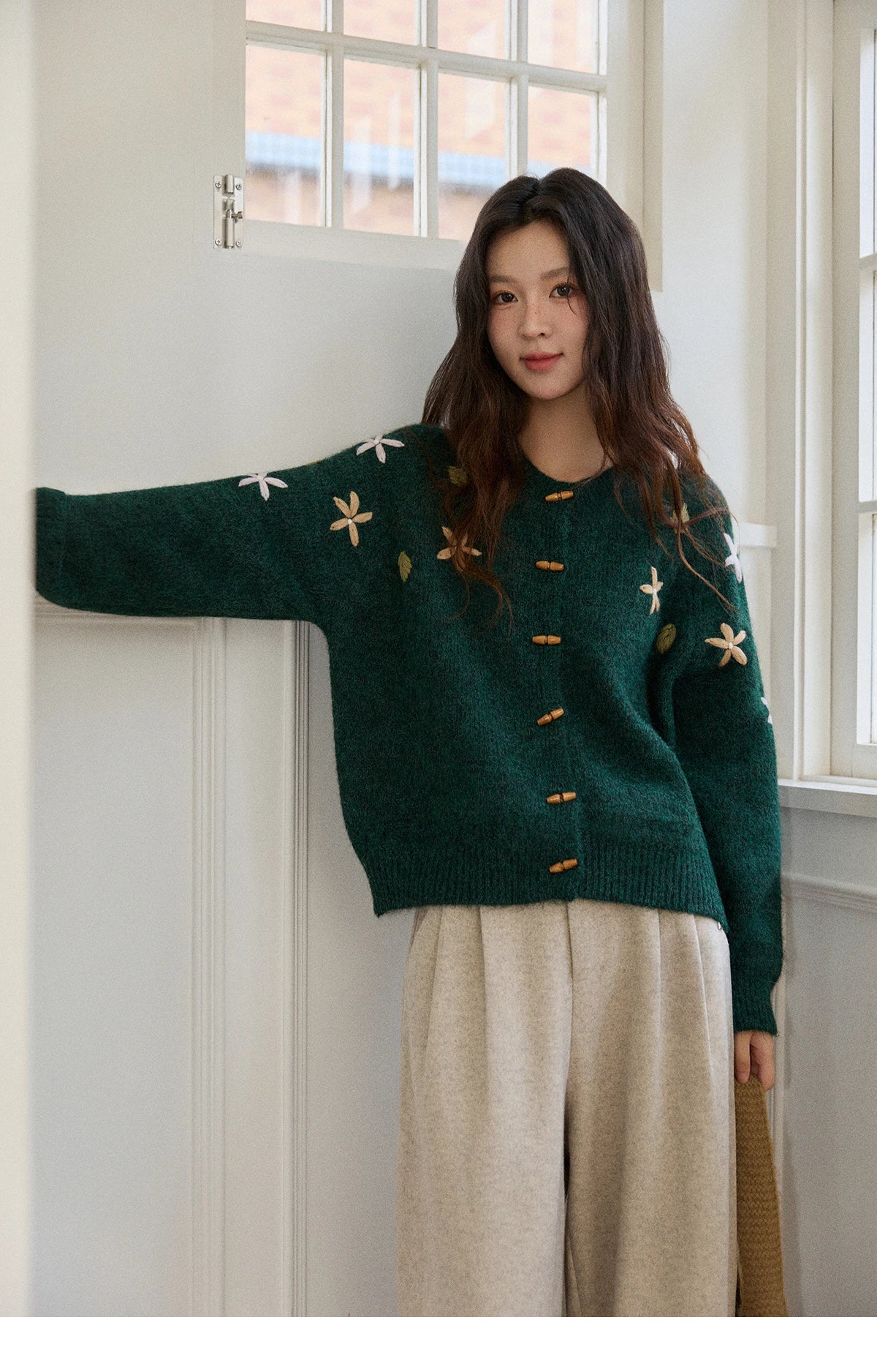 MISHOW Women's Winter Cardigan 2025 New Retro Flower Embroidery Green Knitted Cardigan Casual Long-sleeved Tops MXE86Z2729