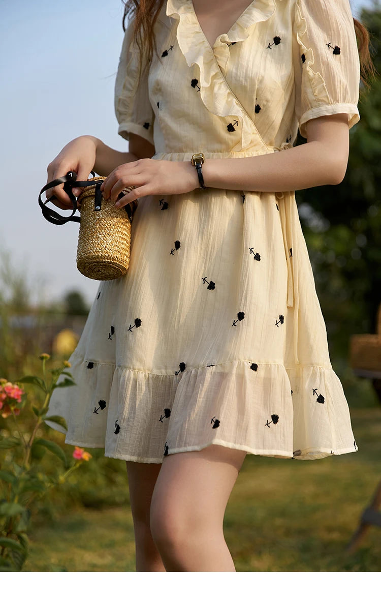 MISHOW Women's French Floral Dress 2025 Summer High Waist Puff Sleeve V-Neck Rufflle A-line Sweet Knee-Length Dresses MXC21L1282