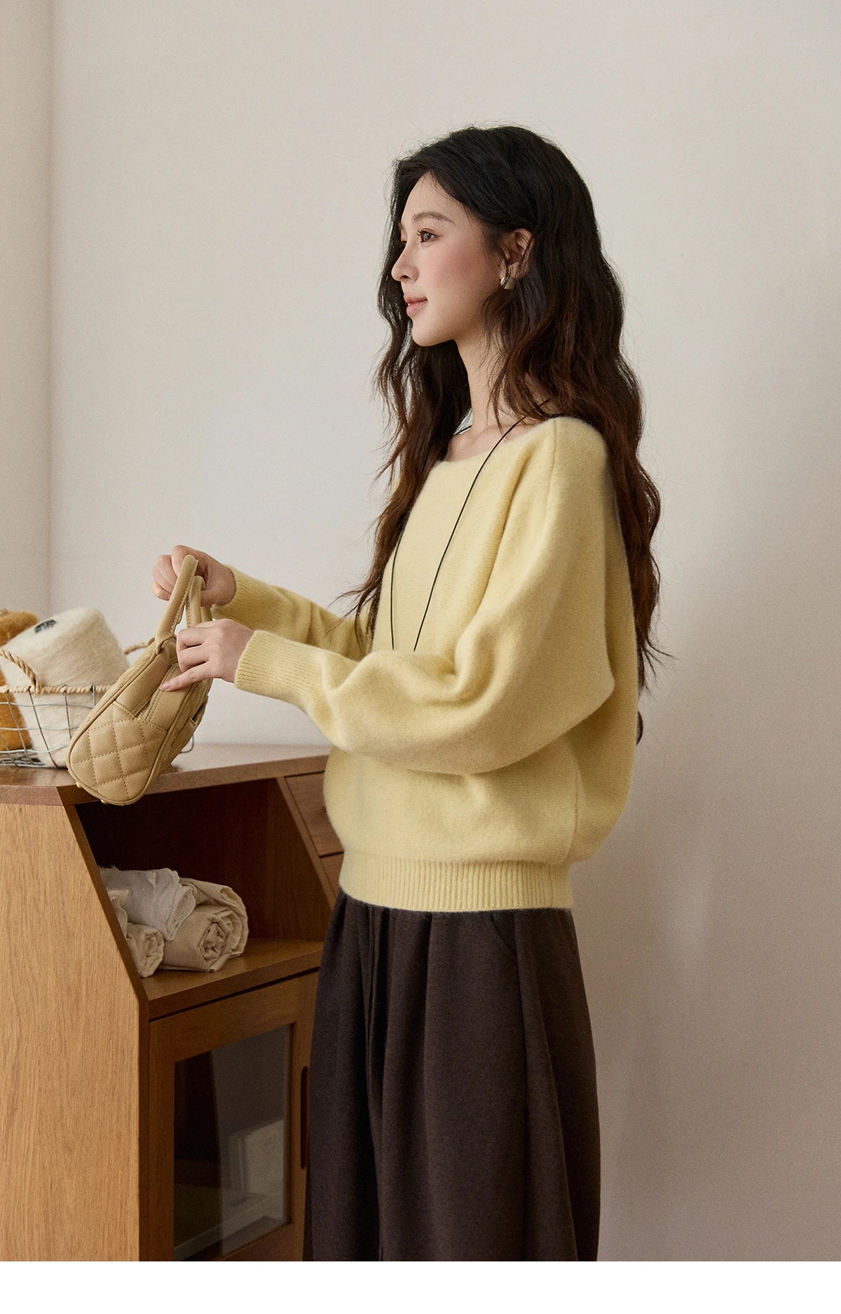 MISHOW Women's Solid Knitted Sweater 2025 Autumn Winter Boat Neck Lantern Sleeve Loose Sweater Soft Warm Pullover Top MXE94Z2984