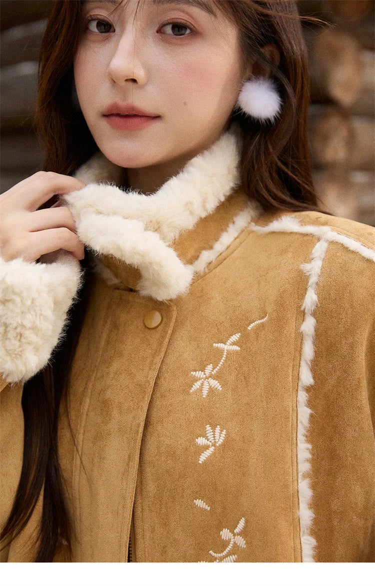 MISHOW Woman Elegant Jacktes 2025 Winter Floral Embroidered Fur Sheath Coat Retro Commute Plush Lapel Warm Short Coat MXE87W0918