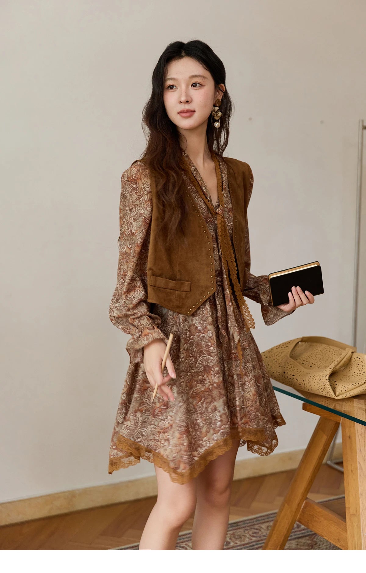 MISHOW Suede Vest Jacket for Women 2025 Autumn French Vintage Sleeveless Thin Vest Coat Rivet Design V-neck Vests MXE46L2518