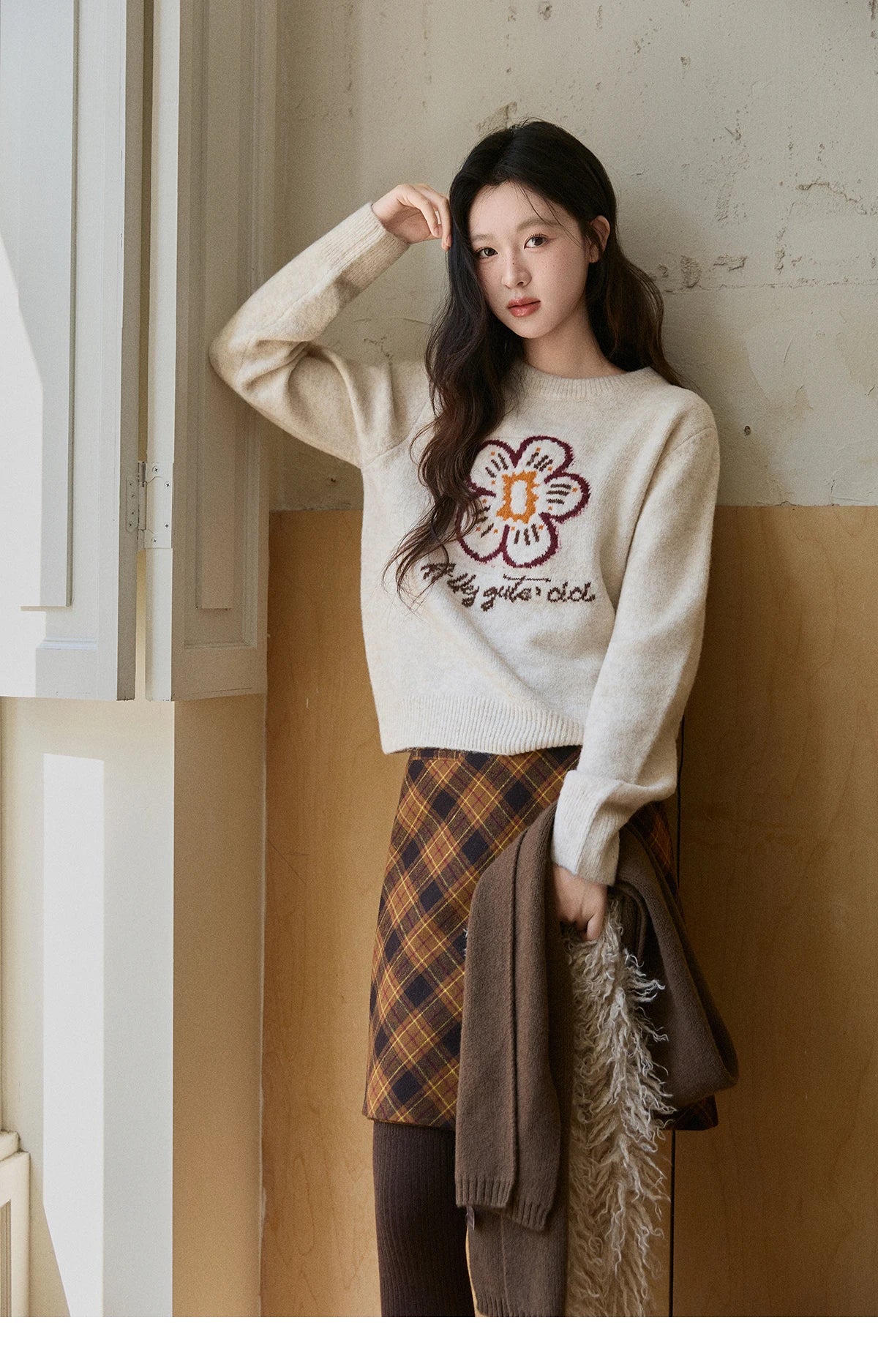 MISHOW Women's Beige Knitted Sweater 2025 Winter Flower Pattern Letter Print Tops O-neck Loose Warm Pullover Sweater MXE91Z2869