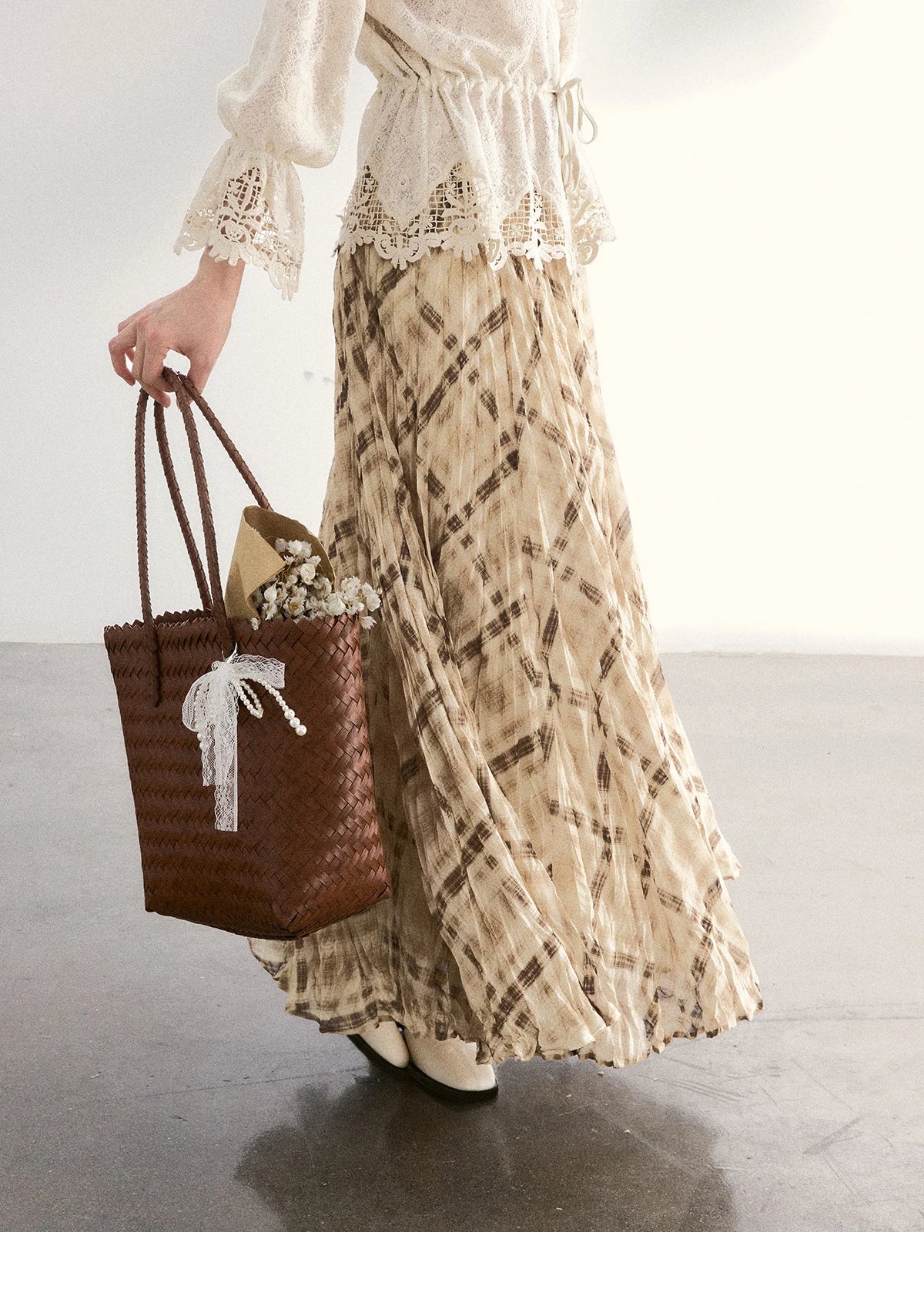 MISHOW Women's Beige Plaid Maxi Skirt 2026 Spring High Waist Flowy A-Line Skirts Elastic Waist Casual Chiffon Skirt MXF108B0769