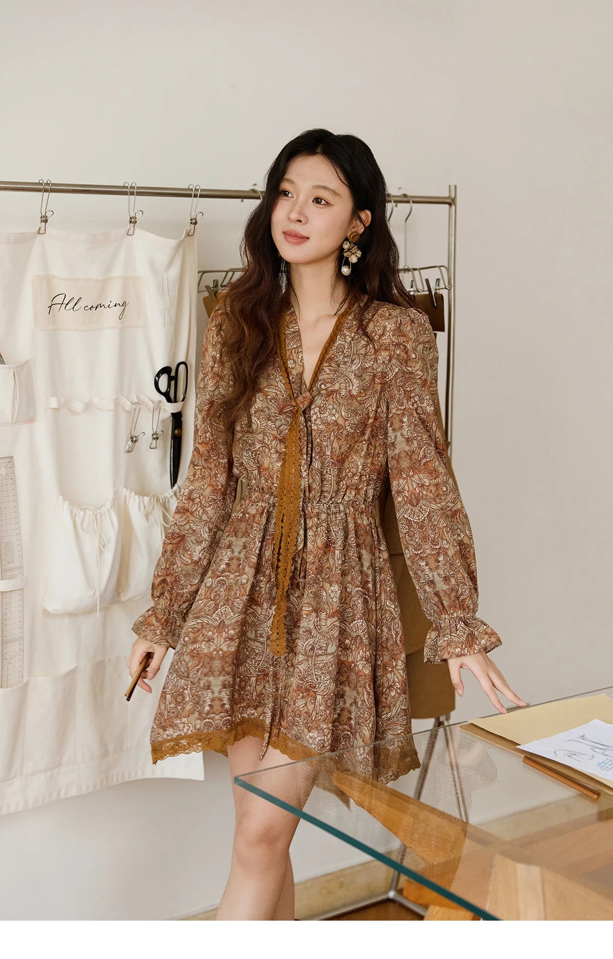 MISHOW Mini Dress for Women's French Vintage Printed Dress 2025 Autumn New Elegant Long-Sleeve Dinner Dresses Luxury MXE46L2518