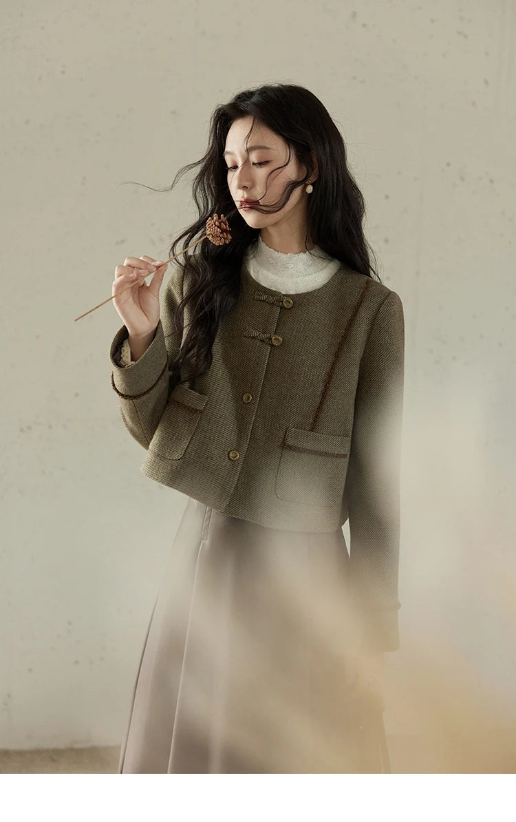 MISHOW Fashion Plaid Tweed Coat Women Premium Elegant Gentle Tweed Jacket Single Breasted Long Sleeve Loose Short Top MXD46W0449