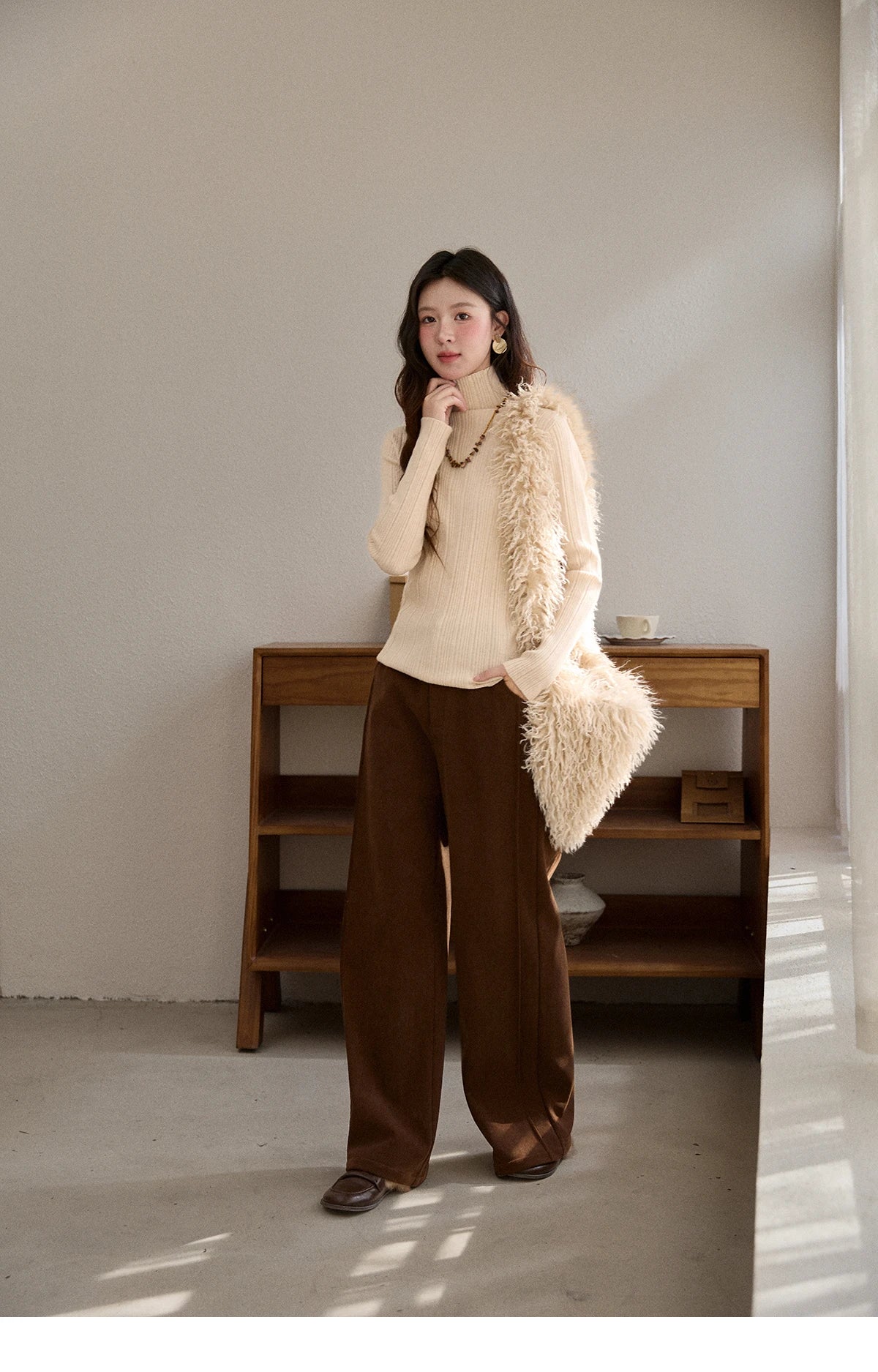 MISHOW Corduroy Straight Leg Pants for Women 2025 Winter Silver Fox Velvet Commuter Trousers Solid Casual Warm Pants MXE91K1125