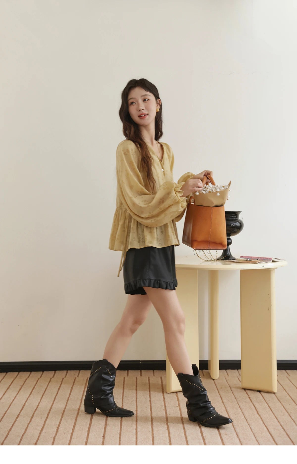 MISHOW Elegant Woman Shirt 2025 Autumn Yellow Printing Lantern Sleeves Shirt Commute Drawstring Waist Lace Trim Top MXE45X2499