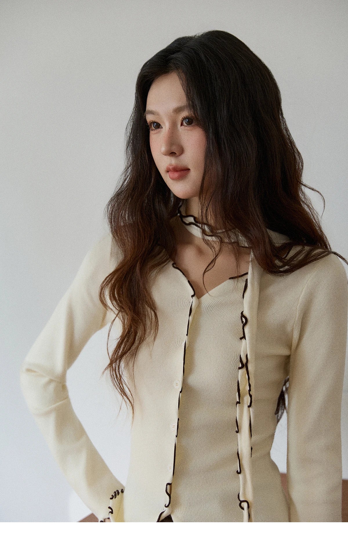 MISHOW New Ruffled Edge Knitted Pullovers for Woman 2025 Retro Slim V-neck Ribbon Knit Top Cmfortable Winter Clothes MXE86Z2728