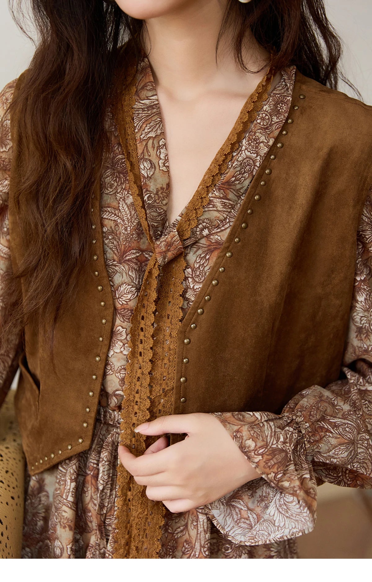 MISHOW Suede Vest Jacket for Women 2025 Autumn French Vintage Sleeveless Thin Vest Coat Rivet Design V-neck Vests MXE46L2518