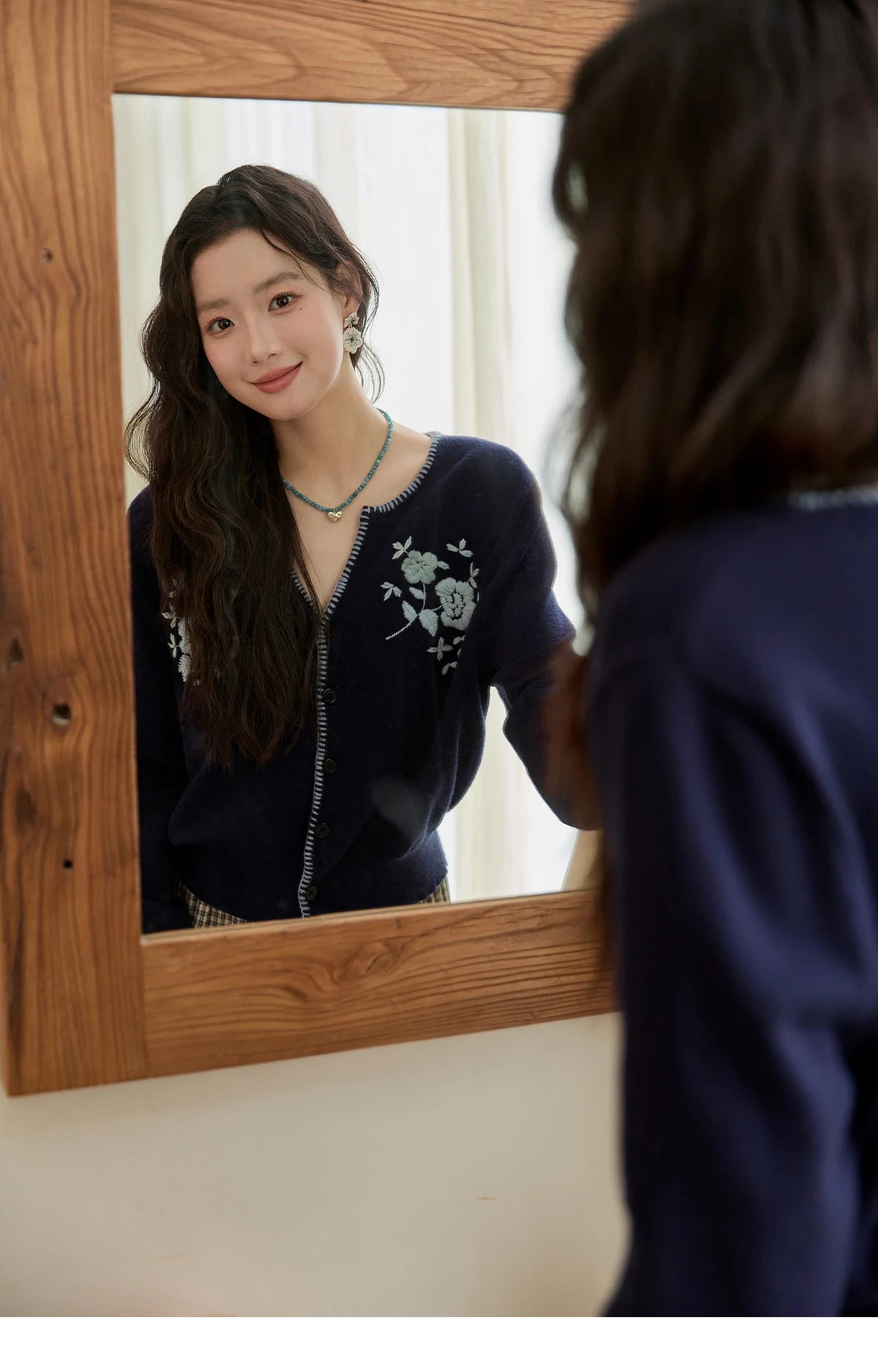 MISHOW Dark Blue Cardigan Women 2025 Autumn New French Vintage Embroidered Knit Cardigan Casual Round Neck Sweater MXE45Z1381