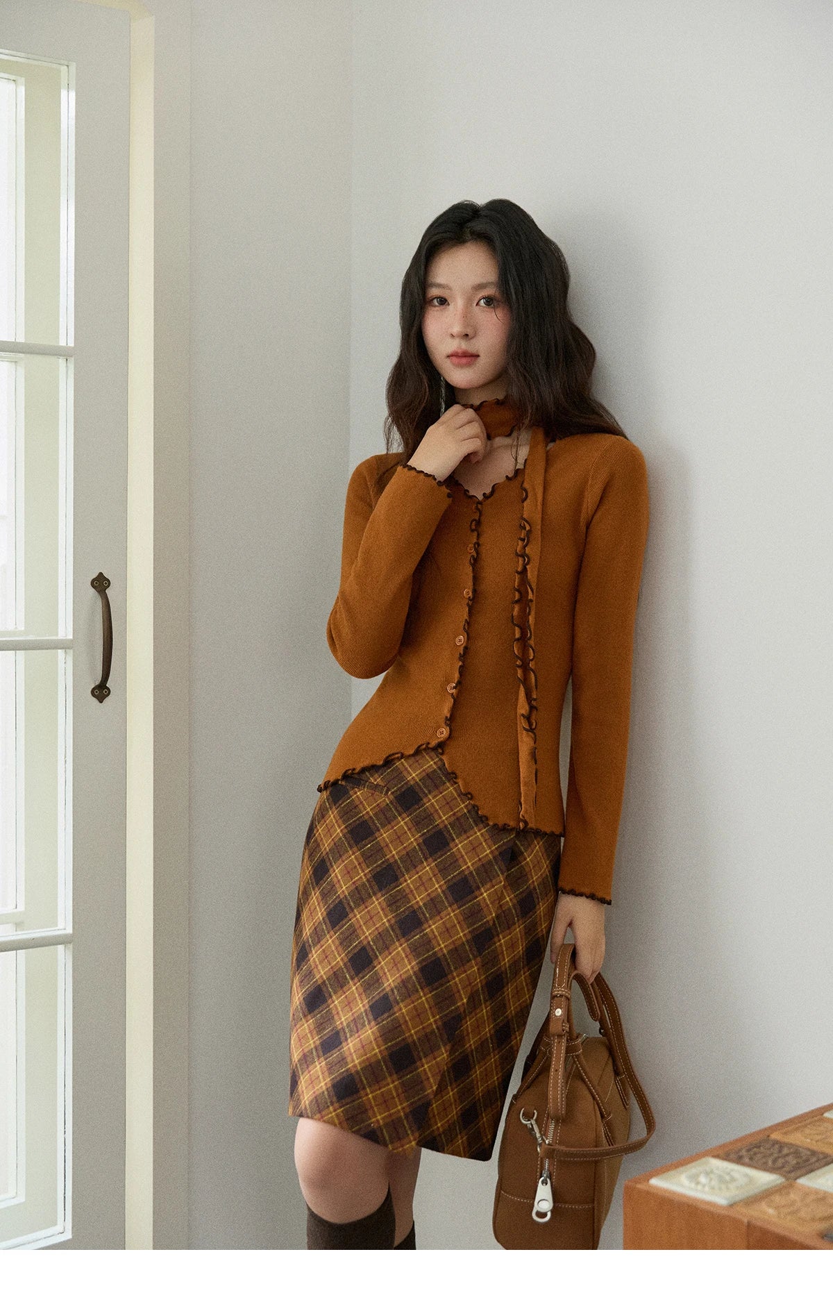 MISHOW New Ruffled Edge Knitted Pullovers for Woman 2025 Retro Slim V-neck Ribbon Knit Top Cmfortable Winter Clothes MXE86Z2728